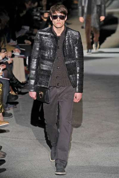 Look 25